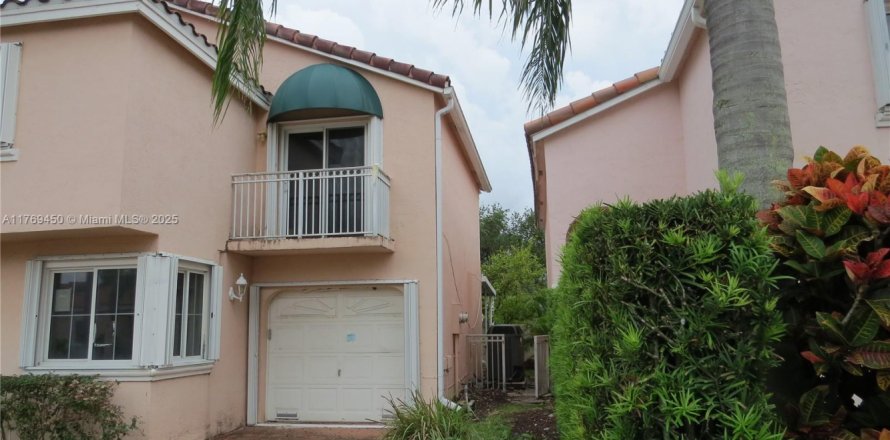 House in Dania Beach, Florida 3 bedrooms, 128.21 sq.m. № 1633938