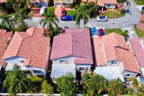 House in Dania Beach, Florida 3 bedrooms, 128.21 sq.m. № 1633938 - photo 28