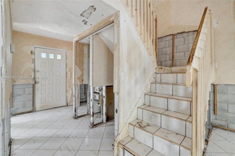 House in Dania Beach, Florida 3 bedrooms, 128.21 sq.m. № 1633938 - photo 7
