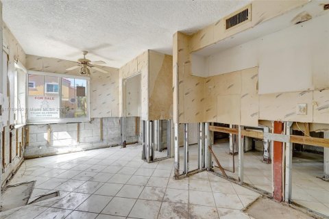 House in Dania Beach, Florida 3 bedrooms, 128.21 sq.m. № 1633938 - photo 10