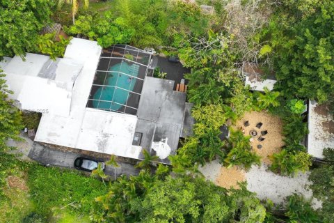 House in Biscayne Park, Florida 4 bedrooms, 214.23 sq.m. № 1737800 - photo 2