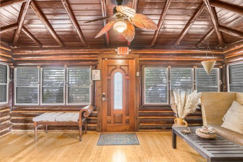 House in Biscayne Park, Florida 4 bedrooms, 214.23 sq.m. № 1737800 - photo 6