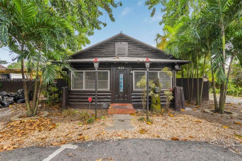 House in Biscayne Park, Florida 4 bedrooms, 214.23 sq.m. № 1737800 - photo 3