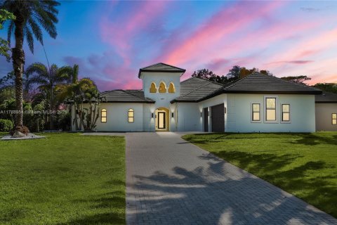 House in Palm City, Florida 4 bedrooms, 317.63 sq.m. № 1731912 - photo 2