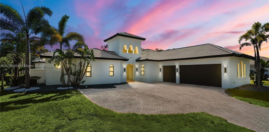 House in Palm City, Florida 4 bedrooms, 317.63 sq.m. № 1731912