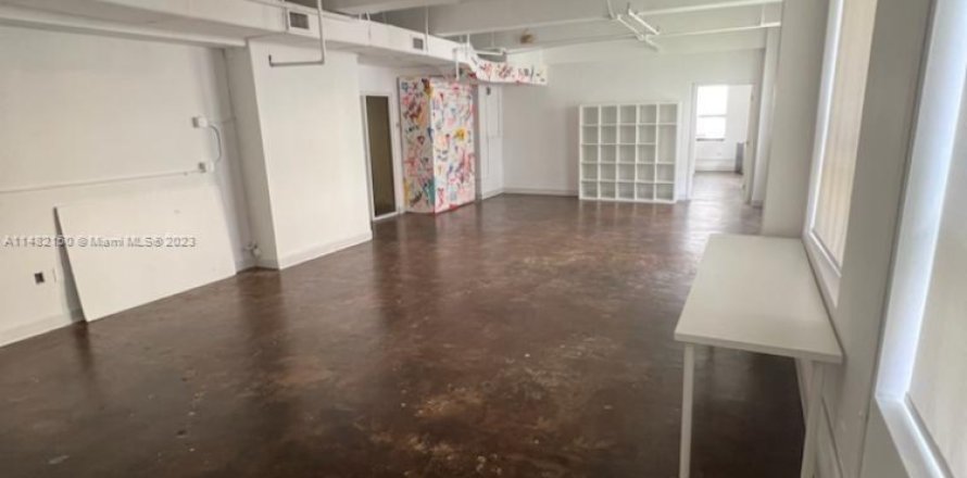 Oficina en Miami, Florida № 828036