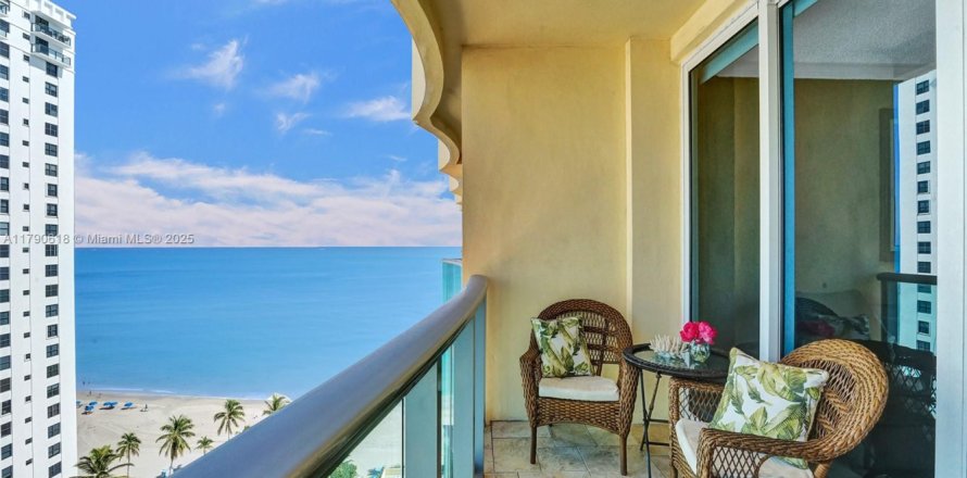 Condo in Hollywood, Florida, 1 bedroom № 1695929