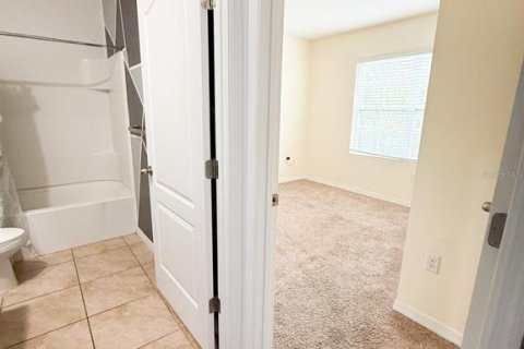House in Winter Haven, Florida 4 bedrooms, 171.96 sq.m. № 1848081 - photo 3