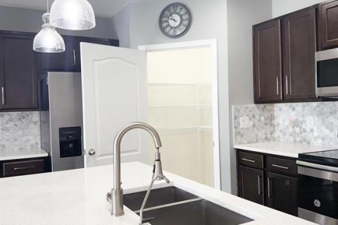 House in Winter Haven, Florida 4 bedrooms, 171.96 sq.m. № 1848081 - photo 10
