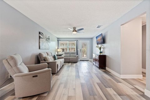 Apartment in Gulfport, Florida 3 bedrooms, 261.43 sq.m. № 2239222 - photo 6