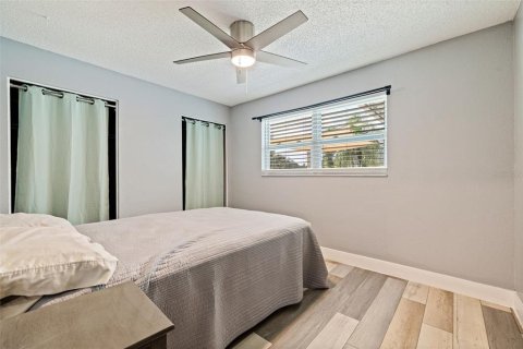 Apartment in Gulfport, Florida 3 bedrooms, 261.43 sq.m. № 2239222 - photo 12