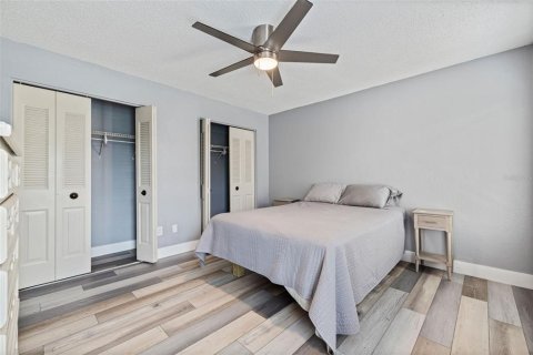 Apartment in Gulfport, Florida 3 bedrooms, 261.43 sq.m. № 2239222 - photo 9