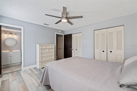 Apartment in Gulfport, Florida 3 bedrooms, 261.43 sq.m. № 2239222 - photo 10