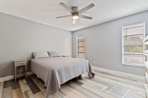 Apartment in Gulfport, Florida 3 bedrooms, 261.43 sq.m. № 2239222 - photo 8