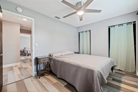 Apartment in Gulfport, Florida 3 bedrooms, 261.43 sq.m. № 2239222 - photo 13