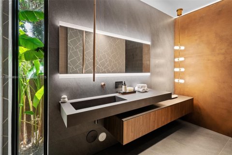 Снять в аренду виллу или дом в Форт-Лодердейл, Флорида 5 спален, 398.27м2, № 2034586 - фото 26