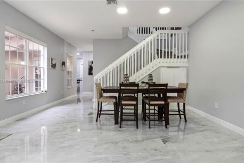 Adosado en venta en Pembroke Pines, Florida, 4 dormitorios, 213.68 m2 № 1933764 - foto 12