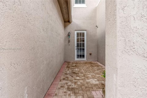 Adosado en venta en Pembroke Pines, Florida, 4 dormitorios, 213.68 m2 № 1933764 - foto 8