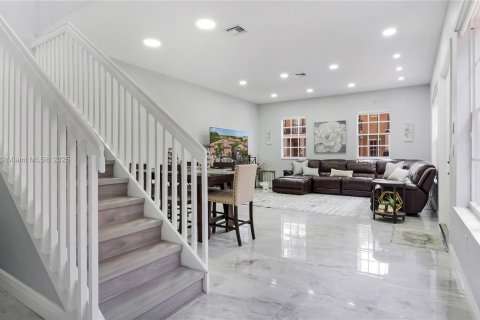 Adosado en venta en Pembroke Pines, Florida, 4 dormitorios, 213.68 m2 № 1933764 - foto 14