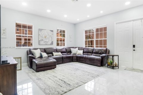 Adosado en venta en Pembroke Pines, Florida, 4 dormitorios, 213.68 m2 № 1933764 - foto 11