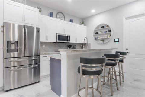 Adosado en venta en Pembroke Pines, Florida, 4 dormitorios, 213.68 m2 № 1933764 - foto 17