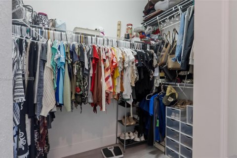 Adosado en venta en Pembroke Pines, Florida, 4 dormitorios, 213.68 m2 № 1933764 - foto 24