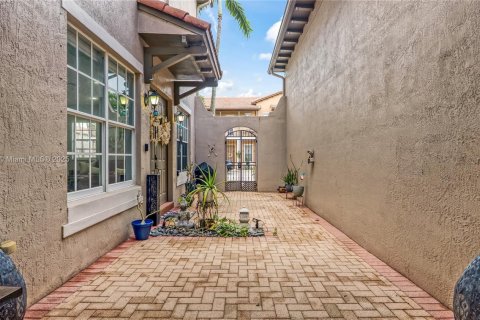 Adosado en venta en Pembroke Pines, Florida, 4 dormitorios, 213.68 m2 № 1933764 - foto 5