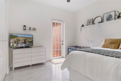 Adosado en venta en Pembroke Pines, Florida, 4 dormitorios, 213.68 m2 № 1933764 - foto 21