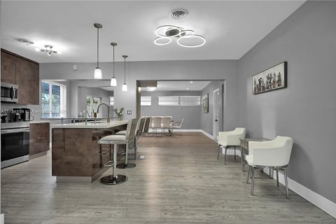 House in North Miami Beach, Florida 4 bedrooms, 200.85 sq.m. № 1860606 - photo 10