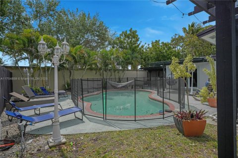 House in North Miami Beach, Florida 4 bedrooms, 200.85 sq.m. № 1860606 - photo 28