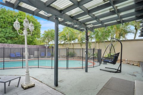 House in North Miami Beach, Florida 4 bedrooms, 200.85 sq.m. № 1860606 - photo 24