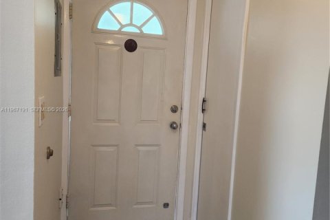 Copropriété à louer à Miami, Floride: 2 chambres, 140.47 m2 № 2028478 - photo 7