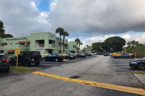 Copropriété à louer à Miami, Floride: 2 chambres, 140.47 m2 № 2028478 - photo 3