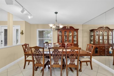 Casa en venta en Brandon, Florida, 4 dormitorios, 329.15 m2 № 2201873 - foto 10