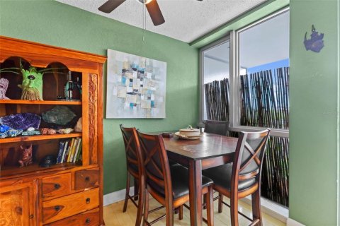 Condo in Saint Petersburg, Florida, 1 bedroom  № 1915560 - photo 5