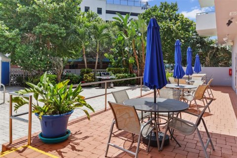 Condo in Saint Petersburg, Florida, 1 bedroom  № 1915560 - photo 19