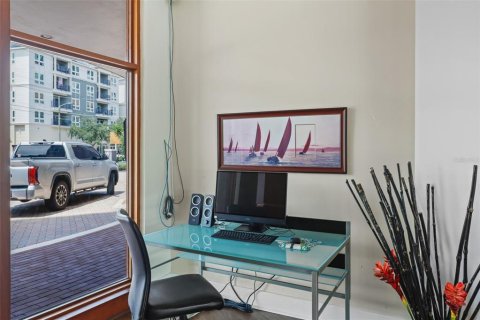 Condo in Saint Petersburg, Florida, 1 bedroom  № 1915560 - photo 16