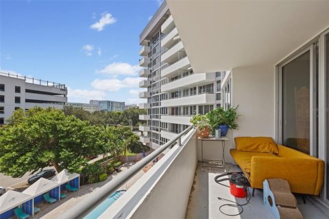 Condo in Saint Petersburg, Florida, 1 bedroom  № 1915560 - photo 18