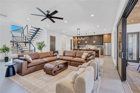 House in Sarasota, Florida 5 bedrooms, 280.75 sq.m. № 2206752 - photo 7