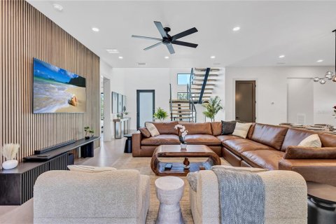House in Sarasota, Florida 5 bedrooms, 280.75 sq.m. № 2206752 - photo 8