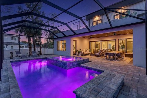 House in Sarasota, Florida 5 bedrooms, 280.75 sq.m. № 2206752 - photo 3