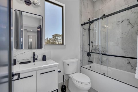 House in Sarasota, Florida 5 bedrooms, 280.75 sq.m. № 2206752 - photo 24