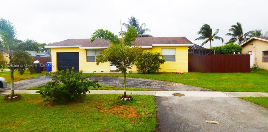House in North Lauderdale, Florida 3 bedrooms, 128.58 sq.m. № 1794679