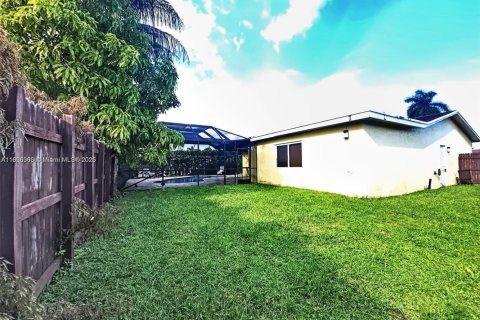 House in North Lauderdale, Florida 3 bedrooms, 128.58 sq.m. № 1794679 - photo 18