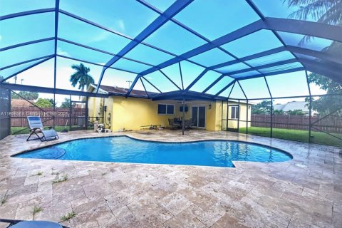 House in North Lauderdale, Florida 3 bedrooms, 128.58 sq.m. № 1794679 - photo 16