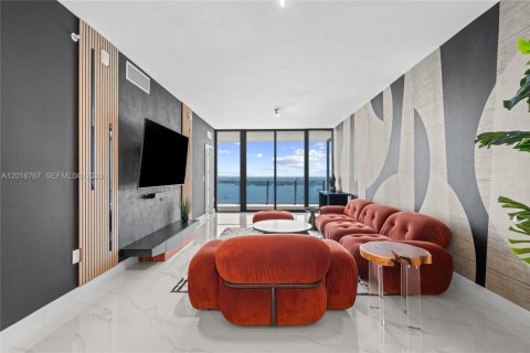 Condo in Miami, Florida, 2 bedrooms № 2253147 - photo 3