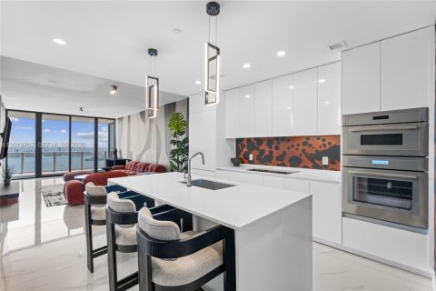 Condo in Miami, Florida, 2 bedrooms  № 2253147