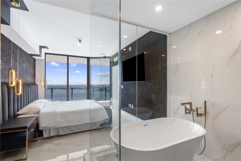 Condo in Miami, Florida, 2 bedrooms № 2253147 - photo 12