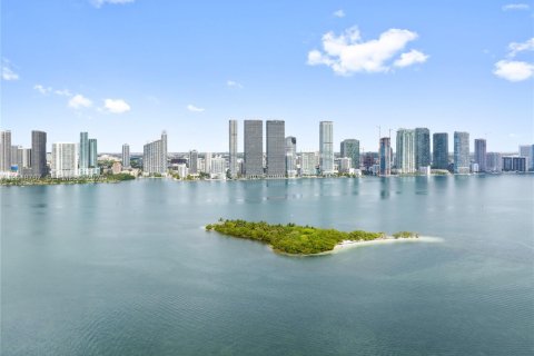 Condo in Miami, Florida, 2 bedrooms № 2253147 - photo 30