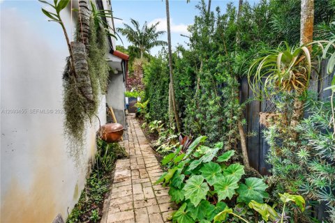 Casa en venta en Miami, Florida, 3 dormitorios, 176.7 m2 № 2381574 - foto 20